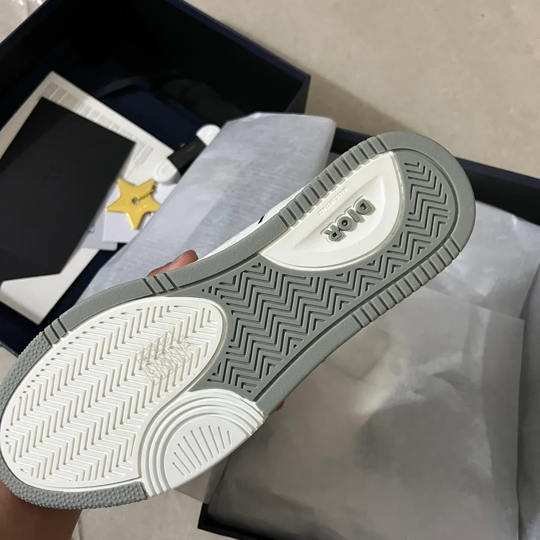 👟👟Ex-factory price 560👟👟 Men's size +10 Dior B27 series ✨2024 upgraded version purchasing agent grade ✨Super🔥sports shoes👫couple shoes. The high version 1:1 adopts oil edge lasting technology, the fabric is imported first-layer cowhide + high-tech fabric, and the inner cowhide + customized lining. TPU original engraved outsole. More than 30 colors of high-soled boots are available. Size: 35-42 for women and 38-46 for men. Bosses are welcome to compare...